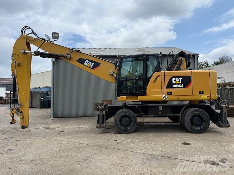 CAT MH 3022 مناولات المخلفات / مناولات صناعية