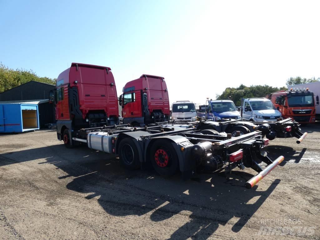 MAN TGX 26.470 شاحنات بمقصورة وهيكل