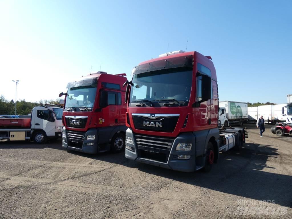 MAN TGX 26.470 شاحنات بمقصورة وهيكل