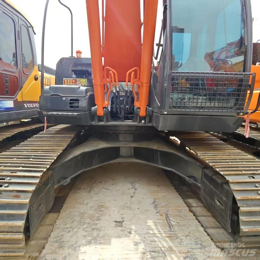Hitachi ZX 210 حفارات زحافة