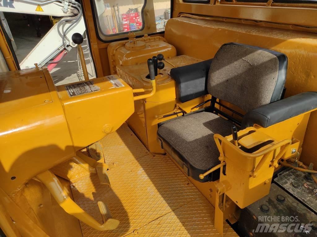 CAT D 9 H بلدوزرات مجنزرة