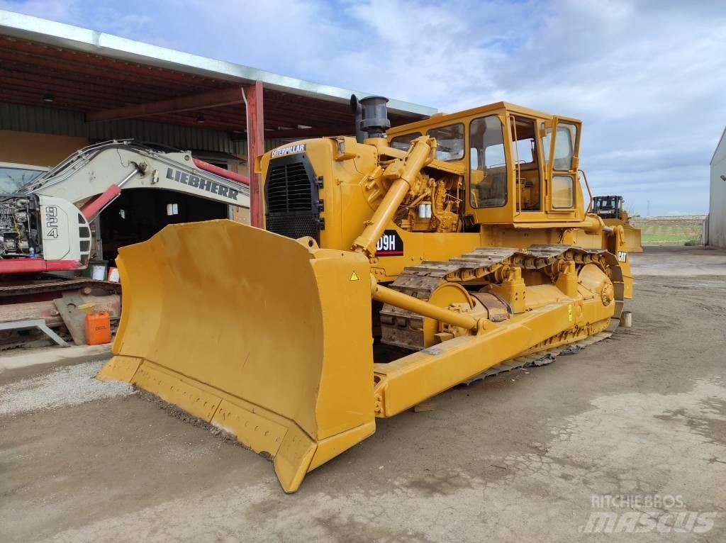 CAT D 9 H بلدوزرات مجنزرة