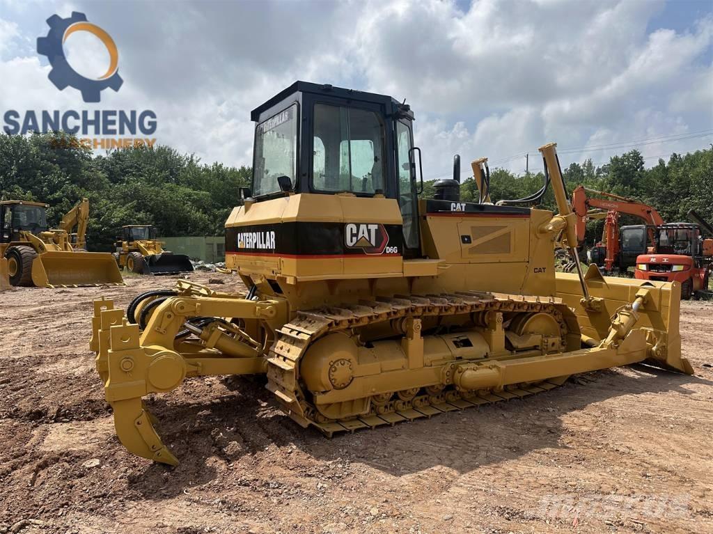 CAT D 6 G بلدوزرات مجنزرة