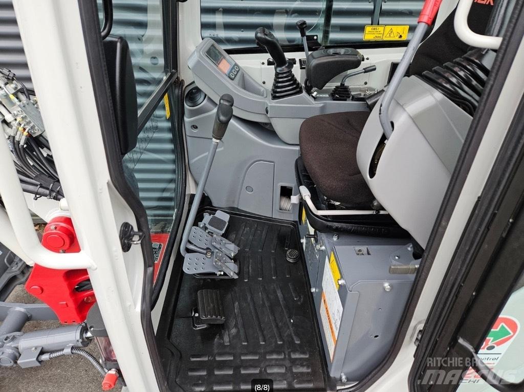 Takeuchi TB 225 حفارات صغيرة أقل من 7 طن (حفارات صغيرة)