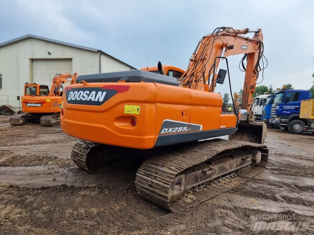 Doosan DX 255 LC حفارات زحافة
