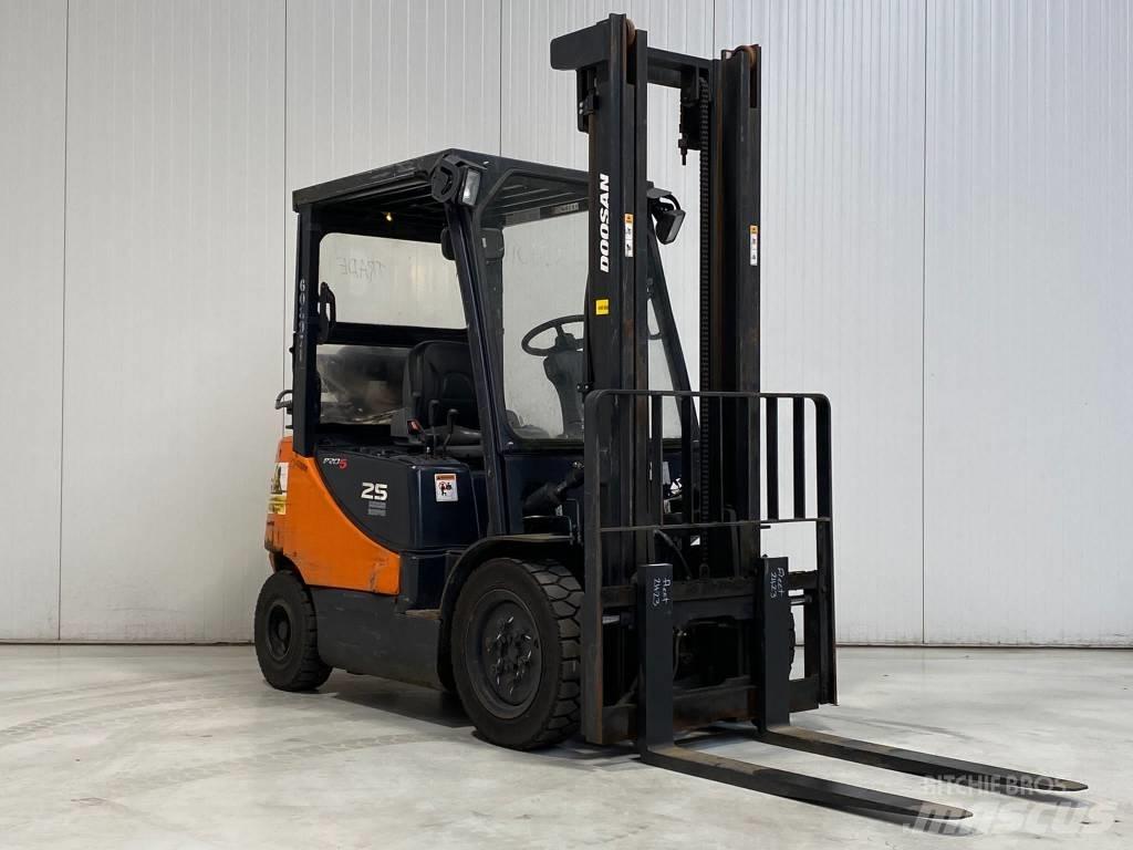 Doosan G25P-5 شاحنات LPG