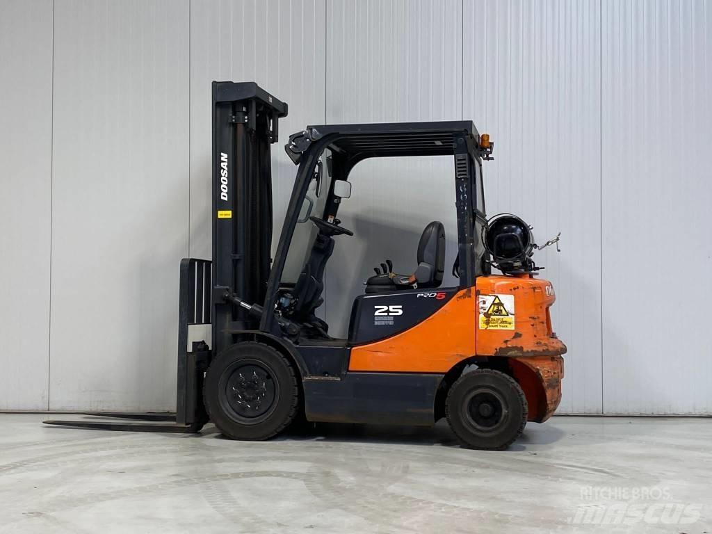 Doosan G25P-5 شاحنات LPG