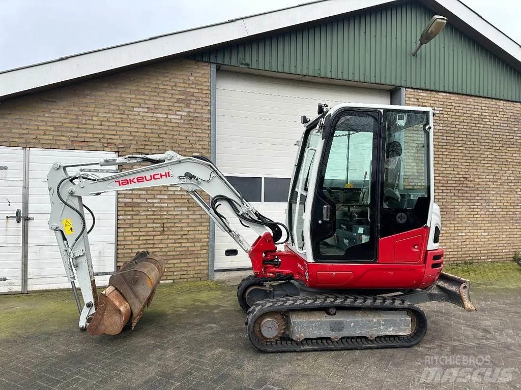 Takeuchi TB230 حفارات صغيرة أقل من 7 طن (حفارات صغيرة)