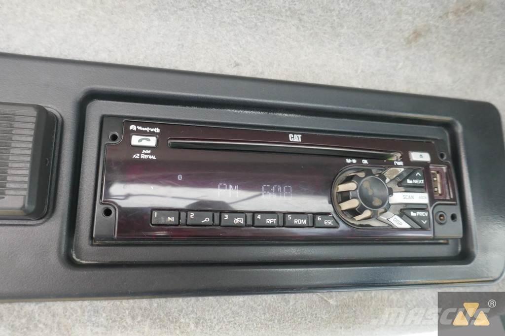 CAT 980M لوادر بعجل