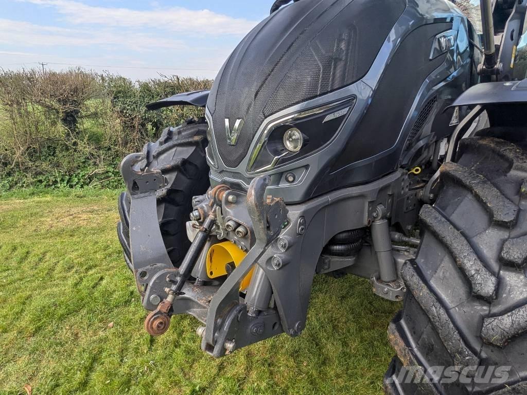 Valtra T 254 الجرارات