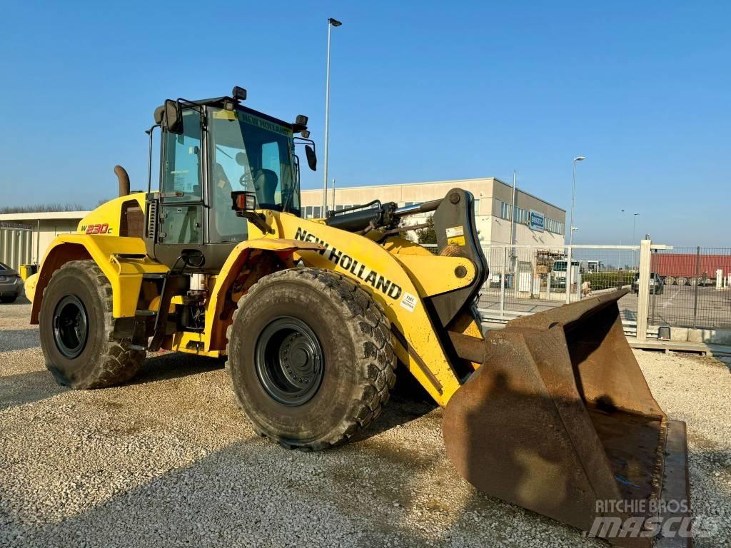 New Holland W 230 C لوادر بعجل