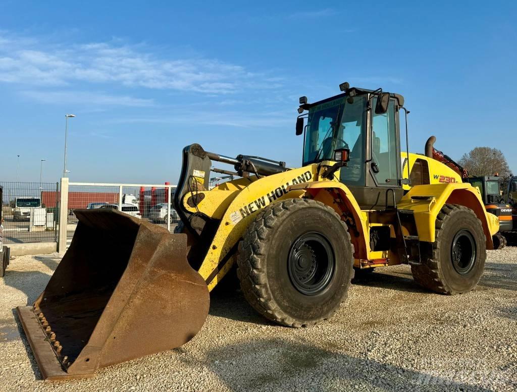 New Holland W 230 C لوادر بعجل