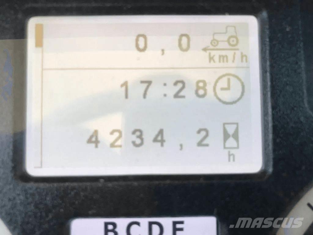 John Deere 6155 M الجرارات