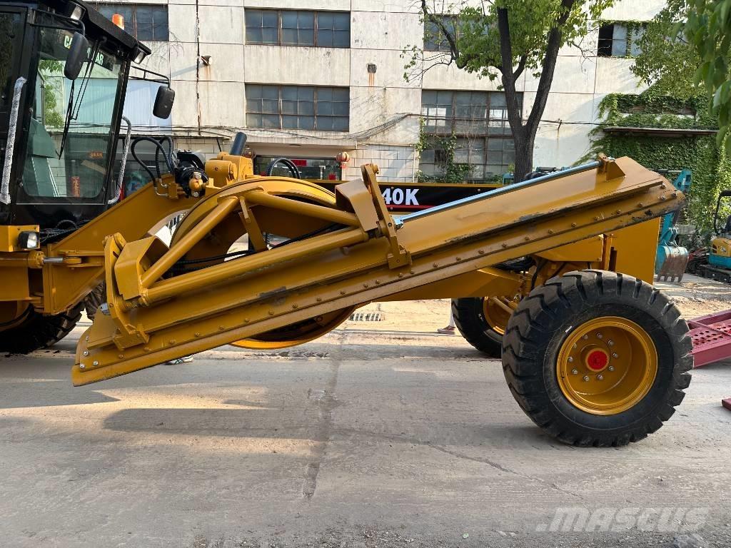 CAT CAT140K معدات تمهيد الطرق
