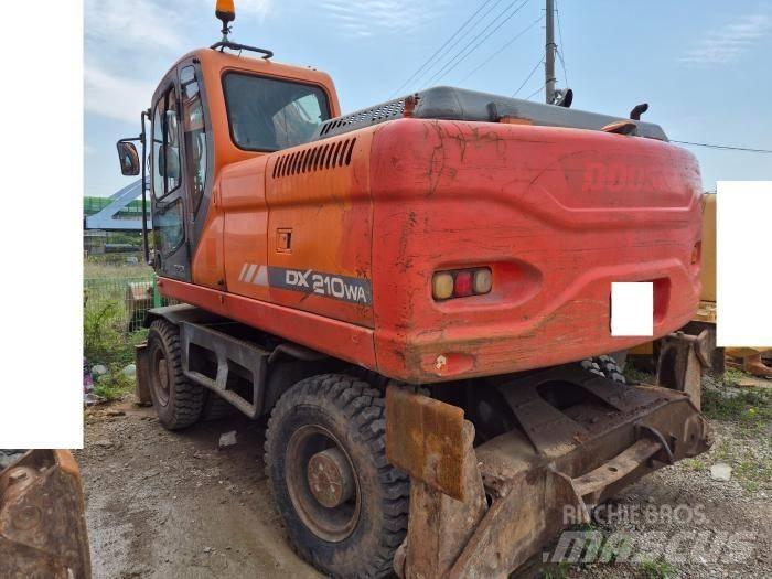 Doosan DX210WA حفارات بعجل