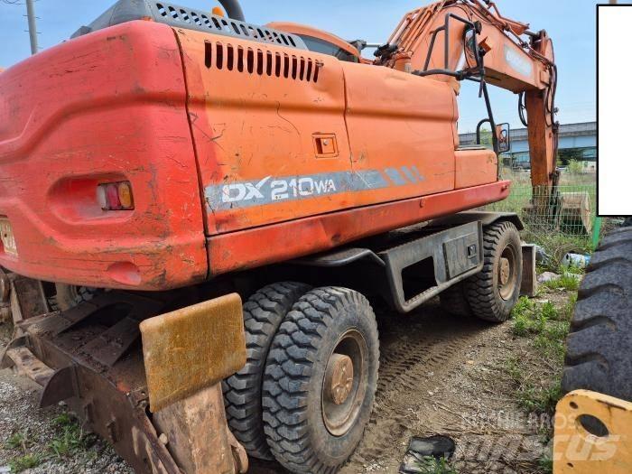 Doosan DX210WA حفارات بعجل