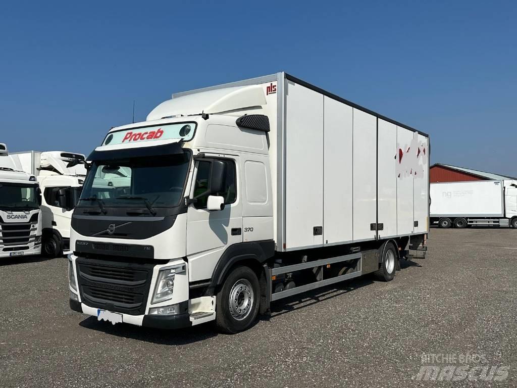 Volvo FM serie 3801 شاحنات ذات هيكل صندوقي