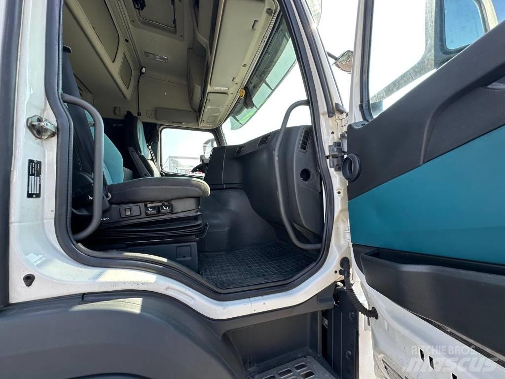 Volvo FM serie 3801 شاحنات ذات هيكل صندوقي