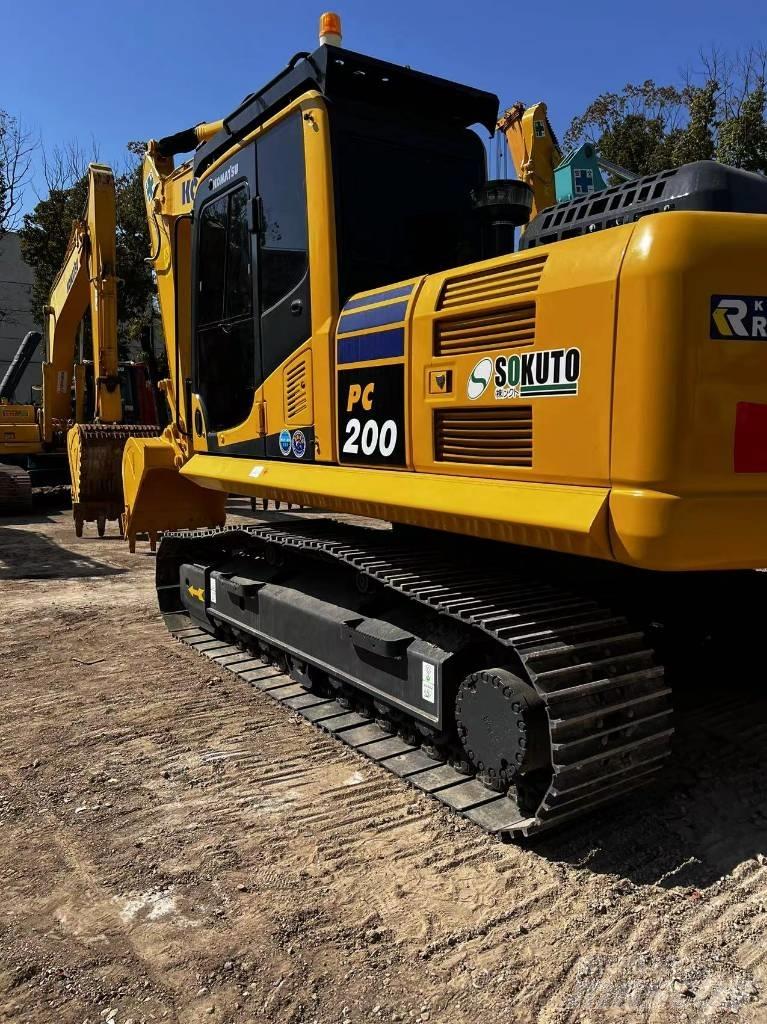Komatsu PC 200-8N1 حفارات زحافة