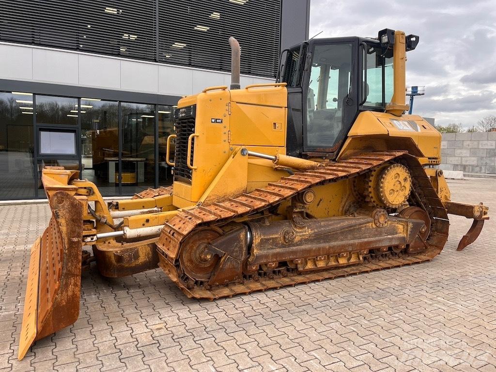 CAT D6N XL بلدوزرات مجنزرة