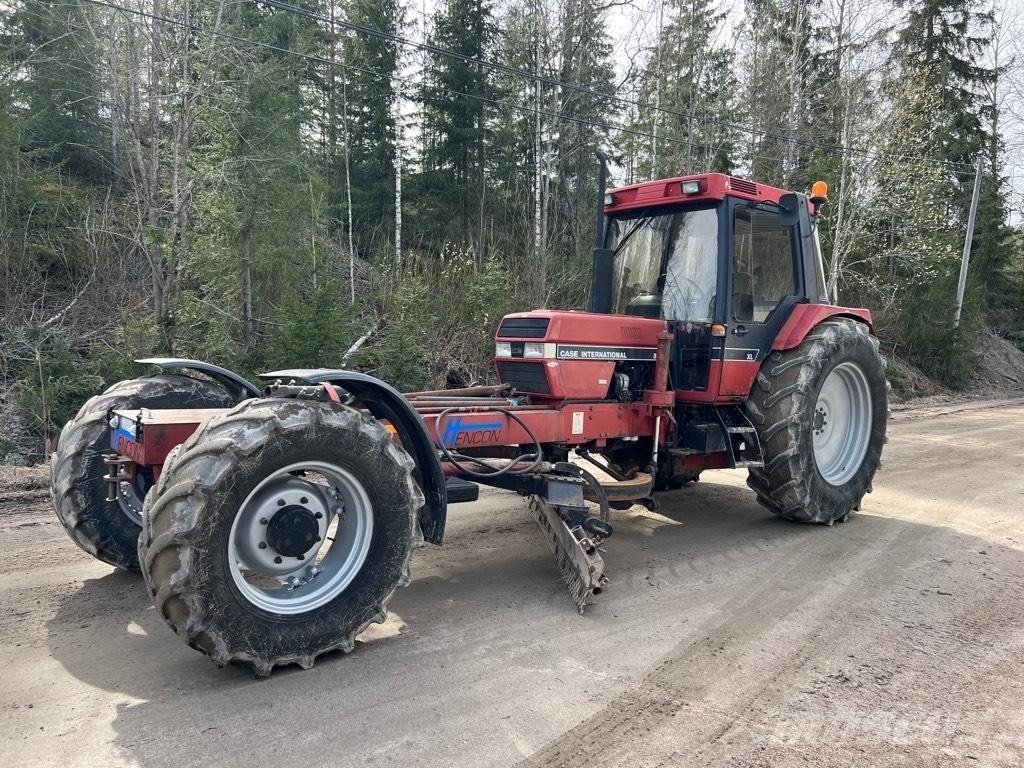 Case IH 895 XL معدات تمهيد الطرق