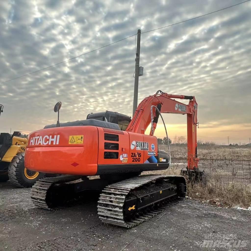 Hitachi ZX 200 حفارات زحافة