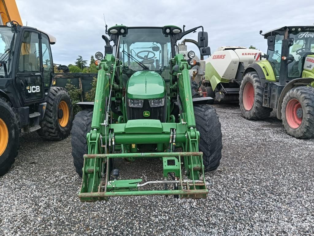 John Deere 5125 R الجرارات
