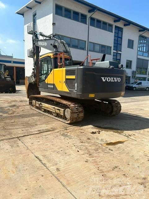 Volvo EC220EL حفارات زحافة