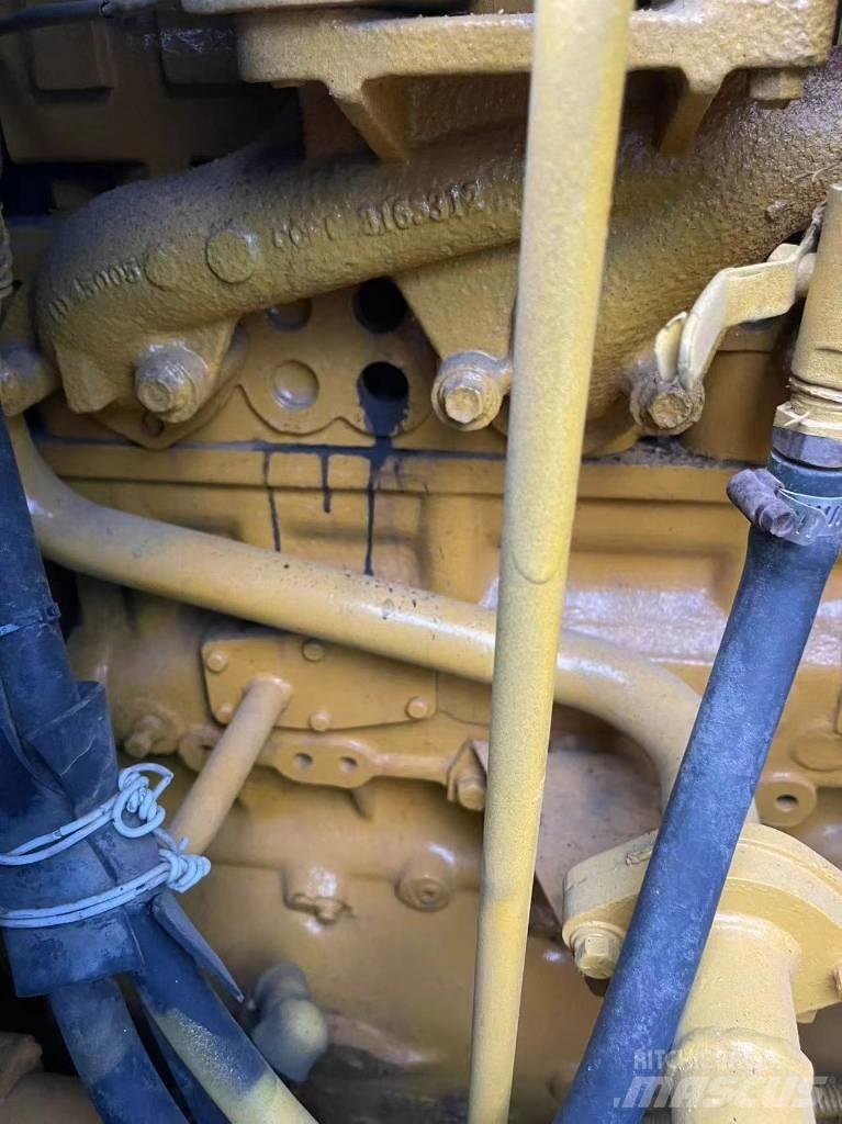 CAT D5N بلدوزرات مجنزرة