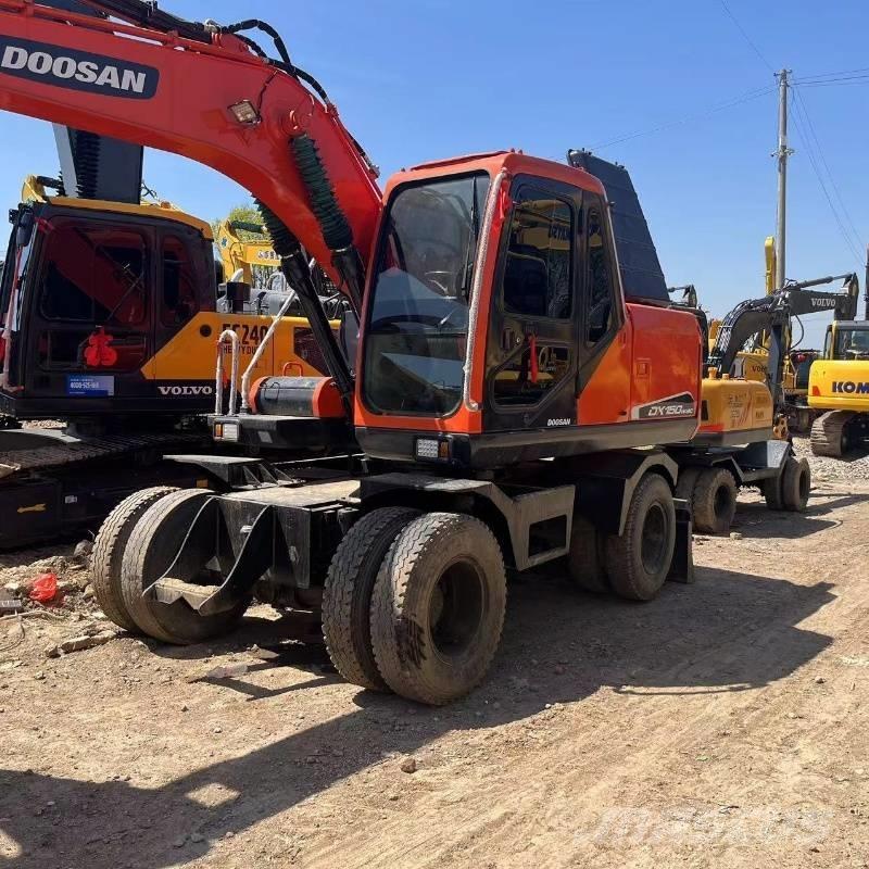 Doosan DX150W حفارات بعجل