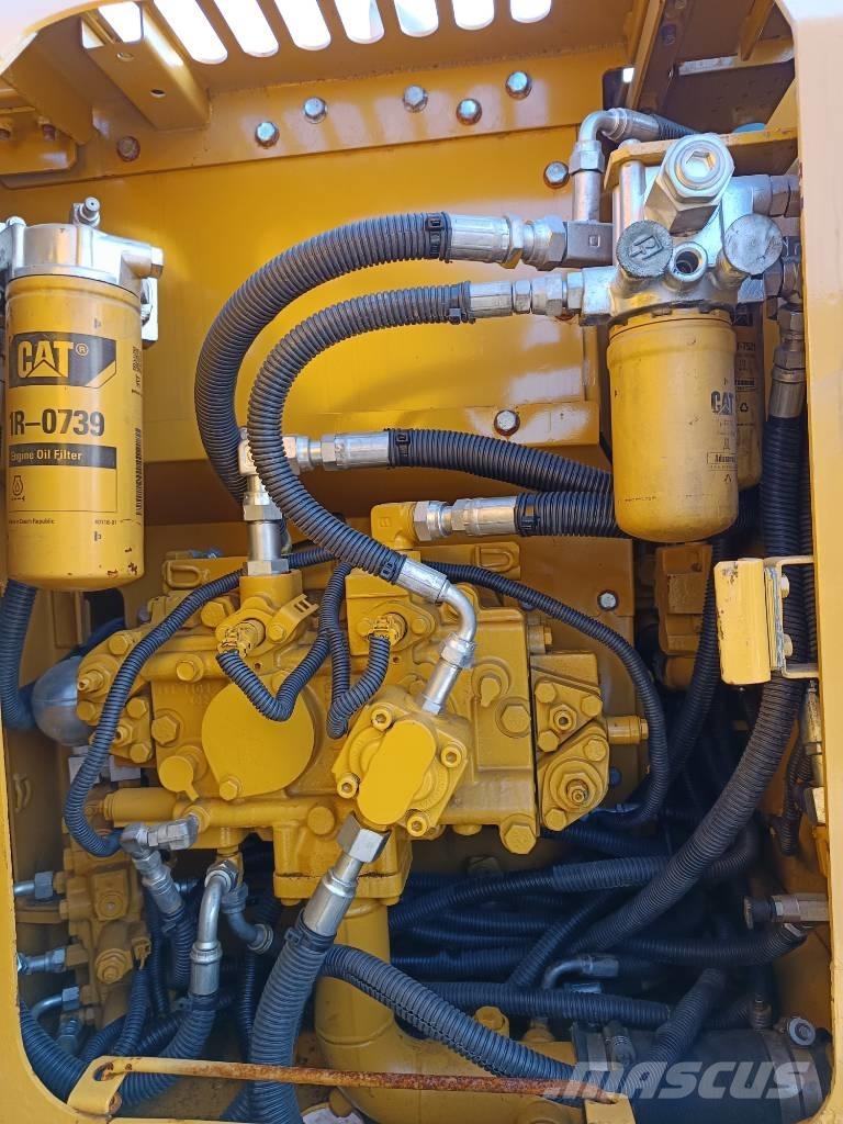CAT 312 D حفارات زحافة