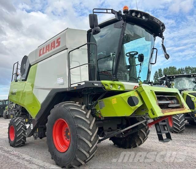 CLAAS TRION 520 حصادات
