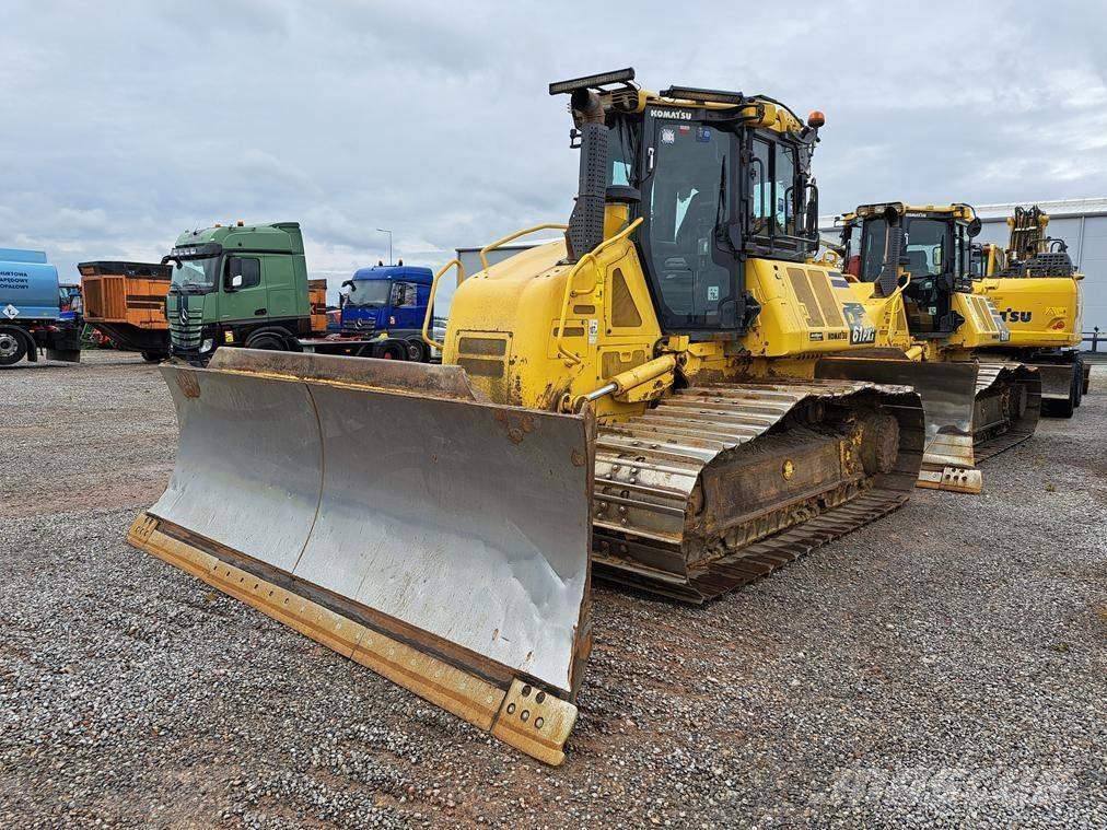 Komatsu D 61 PXi-24 بلدوزرات مجنزرة
