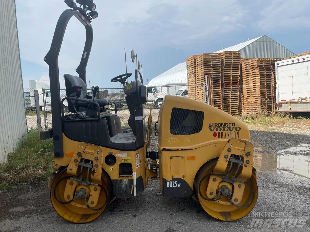 Volvo DD 25 W مداحل ثنائية الاسطوانة
