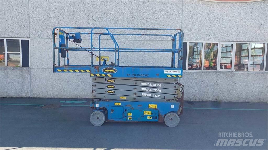 Genie GS3246 رافعات مقصية الشكل