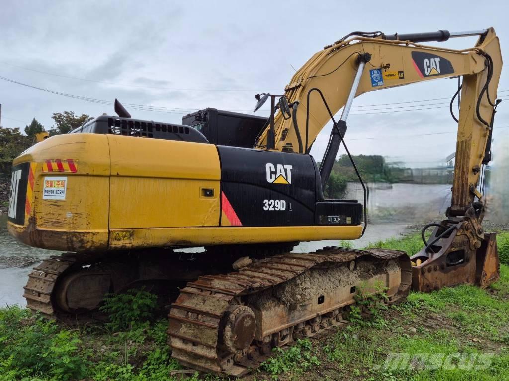 CAT 329 D L حفارات زحافة