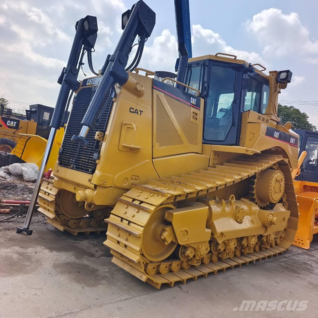 CAT D 8 T بلدوزرات مجنزرة