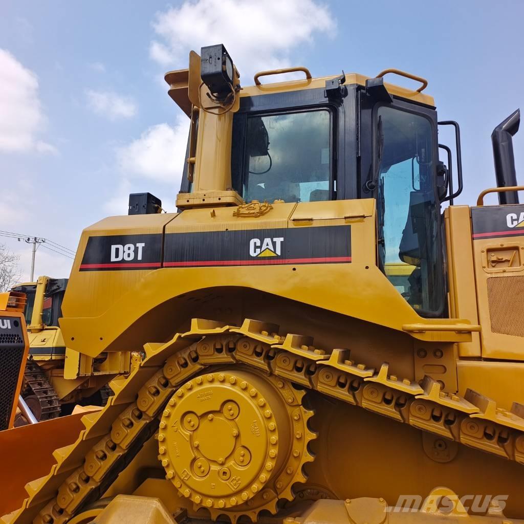 CAT D 8 T بلدوزرات مجنزرة