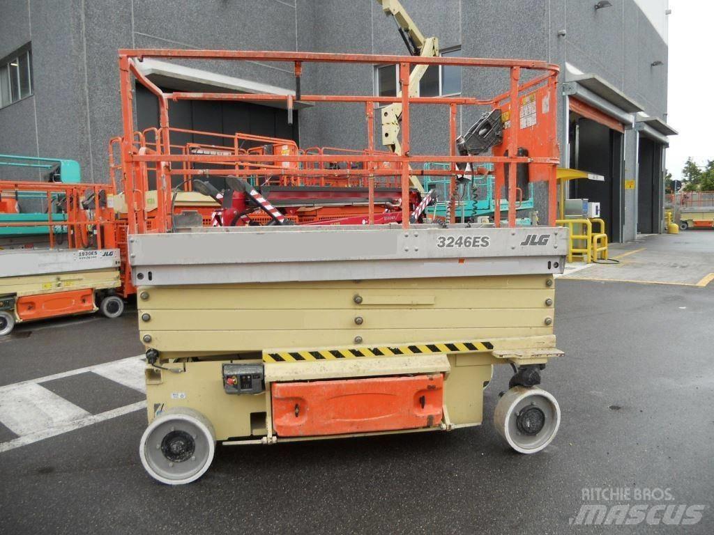 JLG 3246 رافعات مقصية الشكل