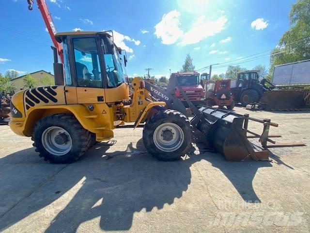 Volvo L 40 B TP لوادر بعجل