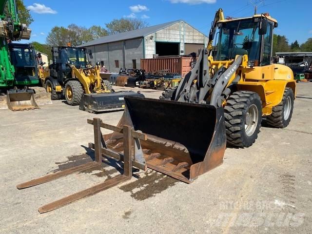 Volvo L 40 B TP لوادر بعجل