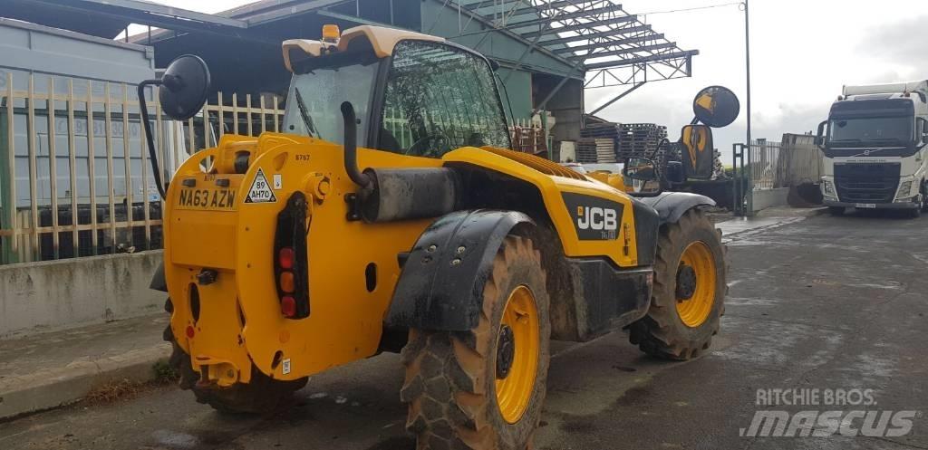 JCB 531-70 مناولات متداخلة