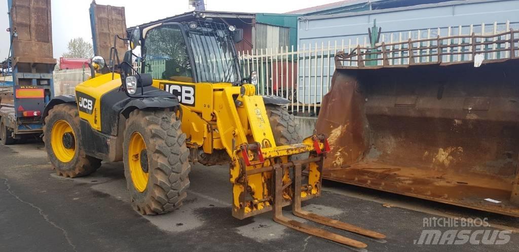 JCB 531-70 مناولات متداخلة