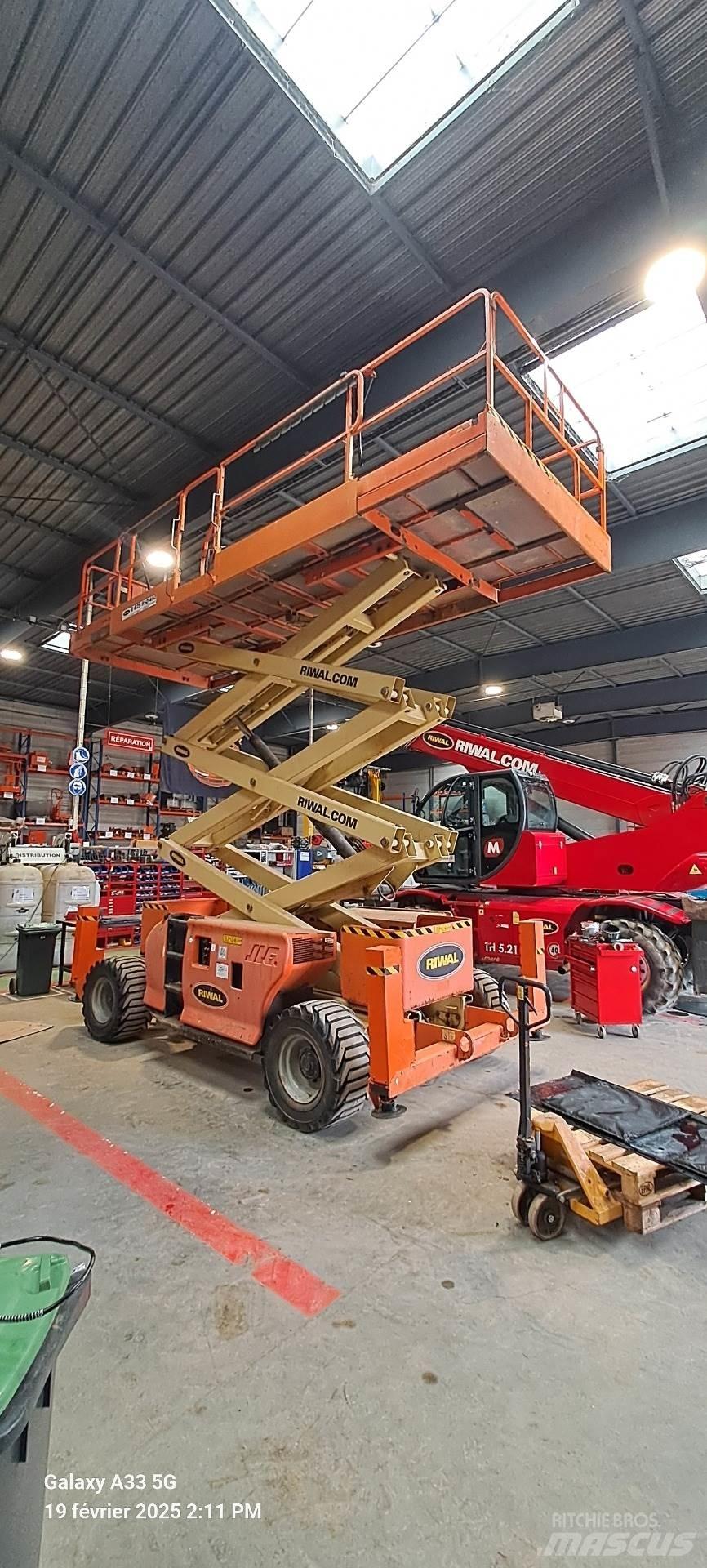 JLG 3394RT رافعات مقصية الشكل