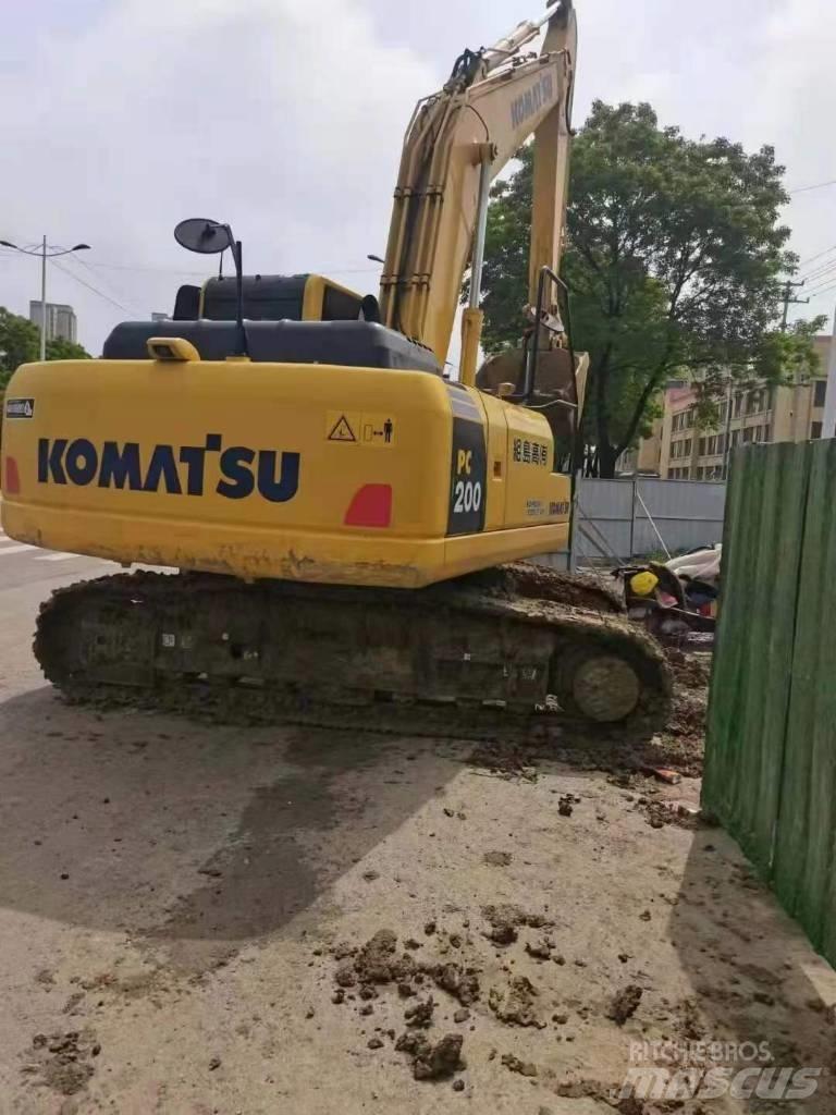 Komatsu pc200-8 حفارات زحافة