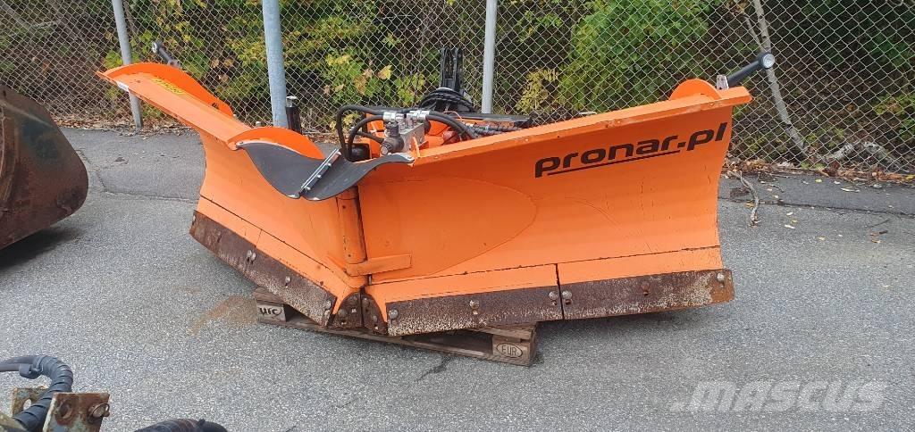 Pronar PUV 2800 M حراثات ونصول الجليد