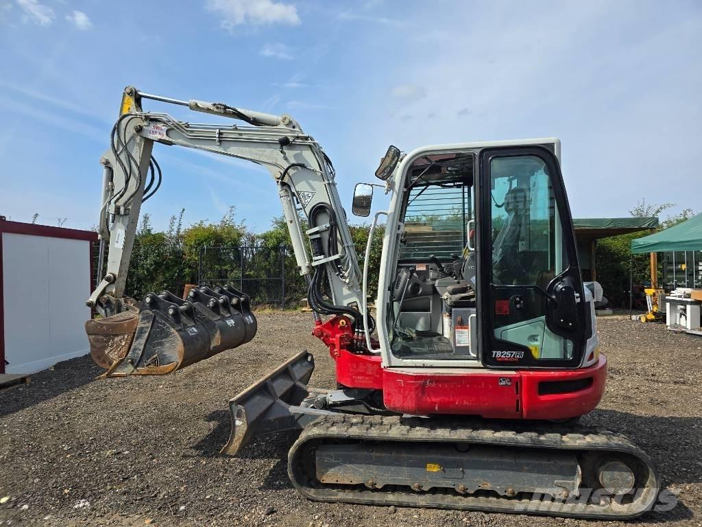 Takeuchi TB 257 FR حفارات صغيرة أقل من 7 طن (حفارات صغيرة)