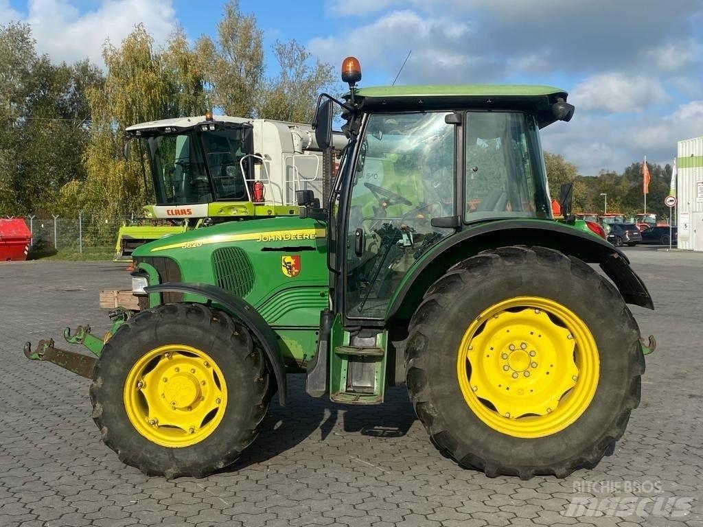 John Deere 5620 الجرارات