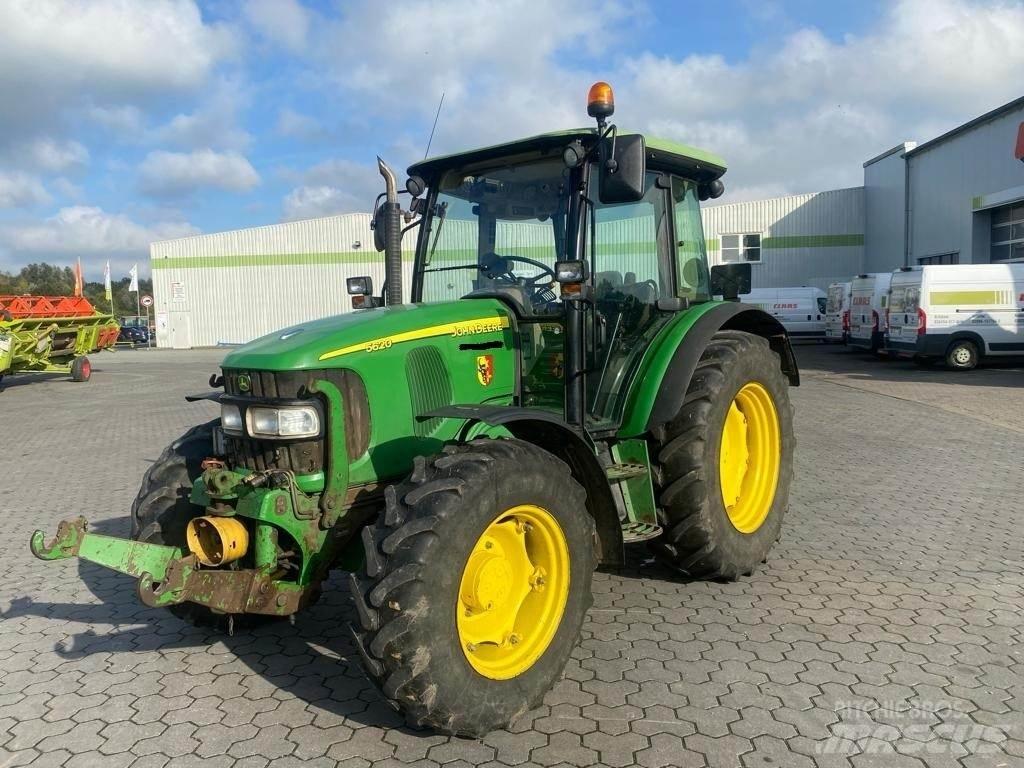 John Deere 5620 الجرارات