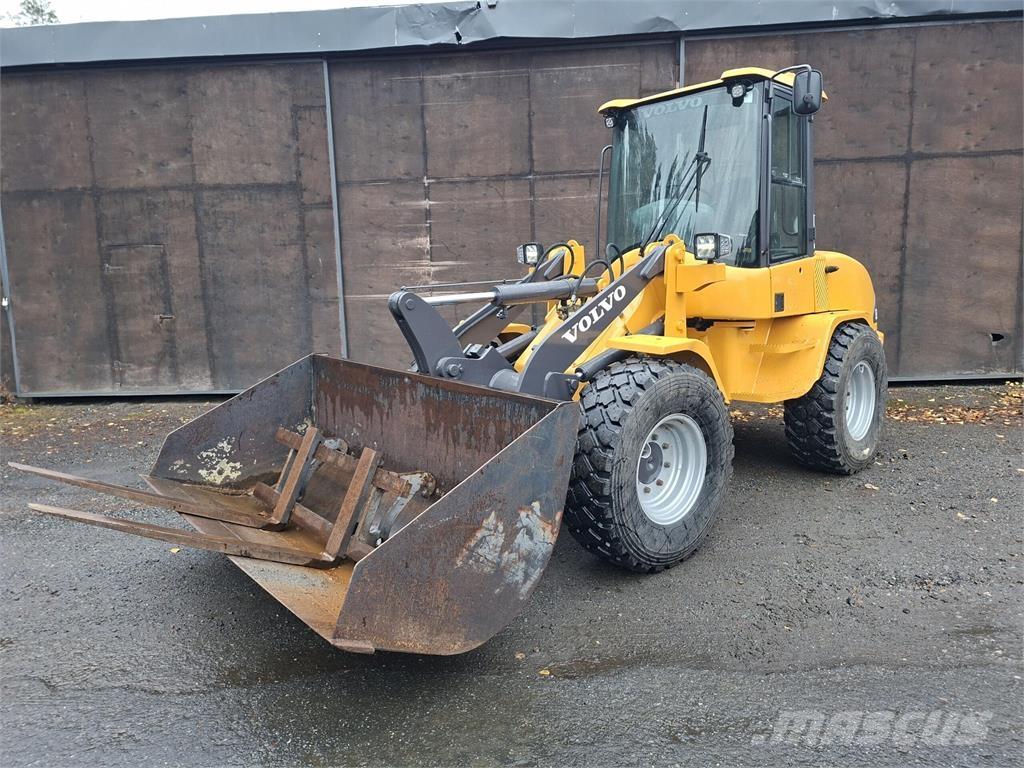 Volvo L30B لوادر بعجل